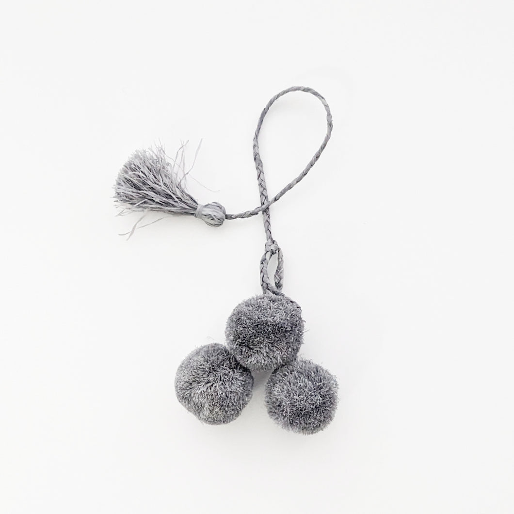 Natural Raffia Pom Pom Tassels / 3 colours
